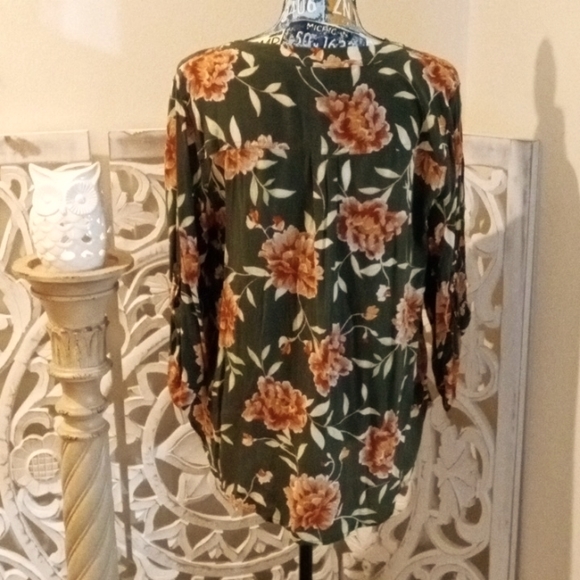 TORRID HARPER Women's SZ 0/US 12 Large Beautiful Floral Pattern Rayon Cozy Bouse - Picture 10 of 16